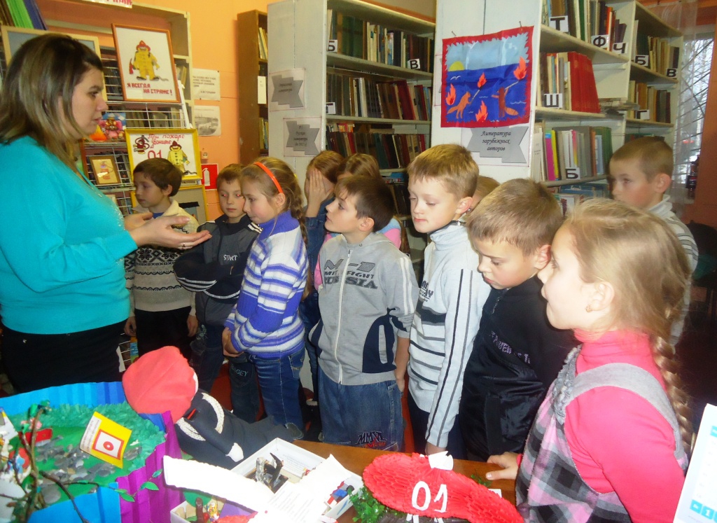Выставка детских работ в поселке Боброво 1.JPG